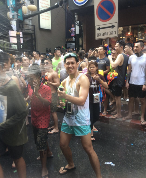 Sau khi nghe được thông tin này, nhiều người tham gia tỏ ra bức xúc và lý giải rằng, nếu lệnh cấm này được thực hiện thì lễ hội Songkran sẽ mất đi sức hấp dẫn vốn có.