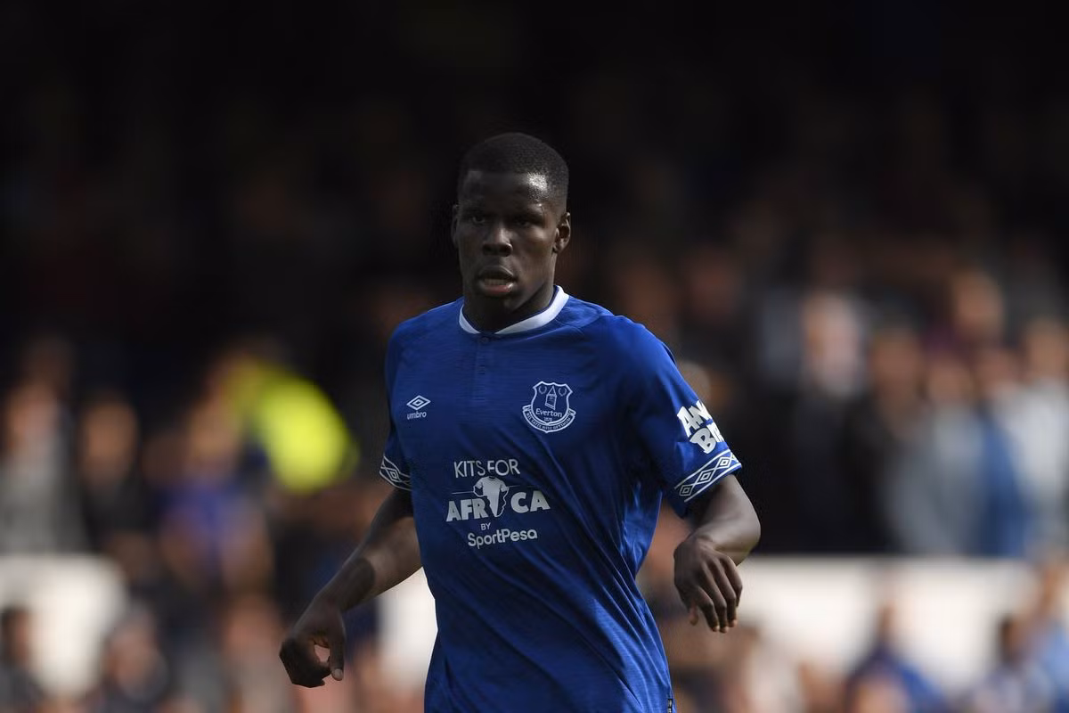 Arsenal đang rất cần chiêu mộ thêm những nhân tố mới để phục vụ cho tham vọng mùa tới của mình. Và mới đây, tờ Express đã đưa tin khẳng định huấn luyện viên Unai Emery đã gửi thượng tầng đội bóng hai cái tên mình muốn có ở kỳ chuyển nhượng Hè tới, đó là bộ đôi trung vệ Toby Alderweireld của Tottenham cùng Kurt Zouma của Chelsea.