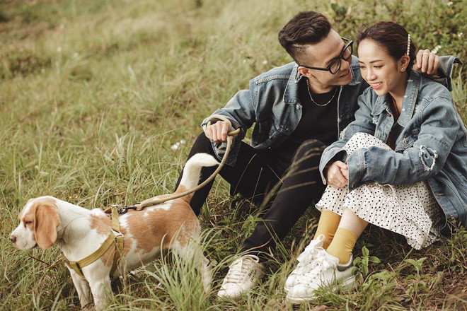 Trang cá nhân của Joyce Phạm và Tâm Nguyễn đầy ắp ảnh chụp tình tứ trong các chuyến du lịch chung với nhau.