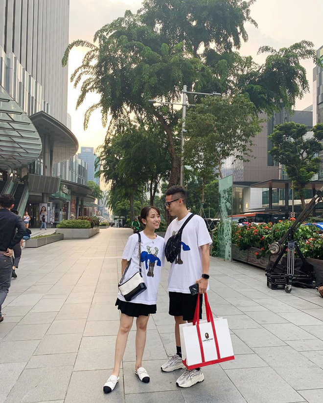 Cặp đôi con gái và con rể đại gia Minh Nhựa có khoảng thời gian yêu mặn nồng và thường xuyên đi du lịch với nhau trong và ngoài nước.