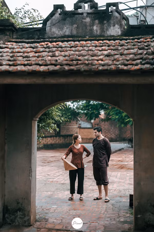 Sau khi kết hôn, cặp đôi này học tập và làm việc ở 2 thành phố khác nhau nhưng theo chia sẻ của cô dâu Thúy Loan thì họ sẽ nỗ lực cho mục tiêu về chung một nhà. Ảnh: Pixel Photography.