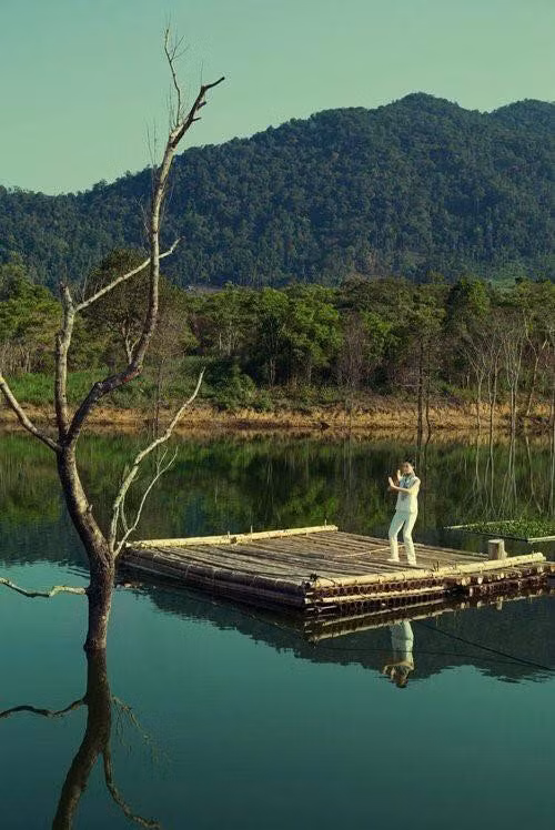 Yên bình, thư thái là những cảm nhận thực sự sâu sắc nhất mà khách du lịch nhận lại được sau khi đặt chân tới khu du lịch M’Đrăk, nơi được mệnh danh là Dubai tại Việt Nam. Ảnh trong bài: Sưu tầm Facebook.