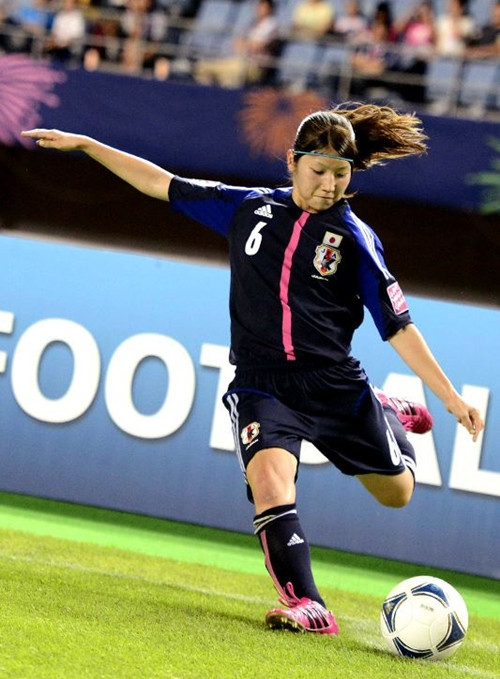 Dù mất nhiều sức cho mỗi trận đấu nhưng lúc nào gương mặt của Ayu Nakada cũng toát lên vẻ thanh tú, vui tươi. Nhiều người hâm mộ so sánh vẻ đẹp của cô gái này chẳng thua kém gì hot girl đình đám xứ Hoa Anh Đào.