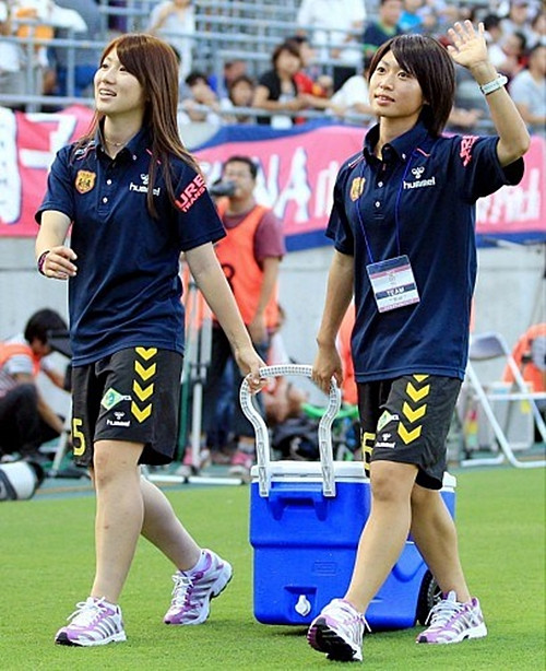 Vẻ đẹp hút hồn của Nakada khiến nhiều khán giả phải vỗ tay tán thưởng mỗi khi cô xuất hiện trên sân.