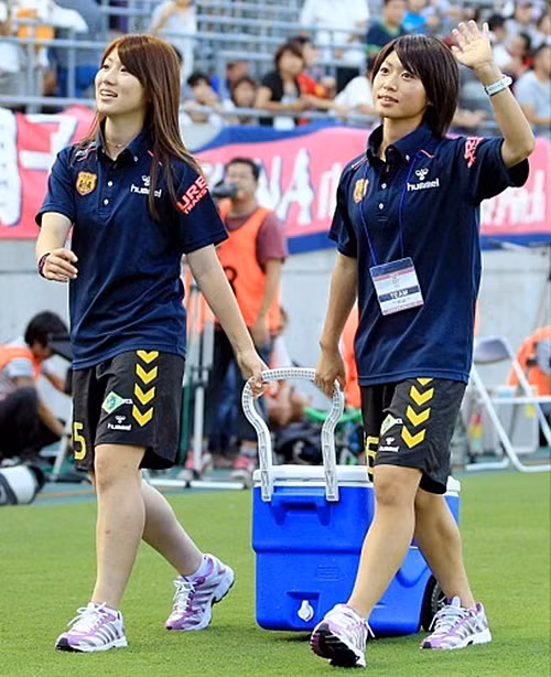 Vẻ đẹp hút hồn của Nakada khiến nhiều khán giả phải vỗ tay tán thưởng mỗi khi cô xuất hiện trên sân.