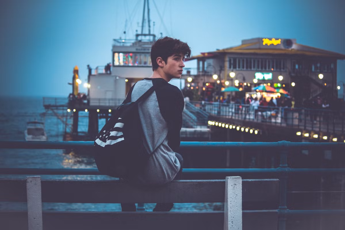 Manu Rios còn yêu thích thể loại pop/rock và indie, mê du lịch và chụp ảnh. Ngoài ca hát và biểu diễn, Manu còn học truyền thông, nhảy và đàn guitar. Ảnh: Instagram.