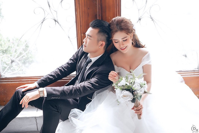 Sau một thời gian trò chuyện lẫn tìm hiểu qua facebook, cả hai đã chính thức hẹn nhau gặp mặt. Hoàng Thịnh chia sẻ với nhà báo Đỗ Tuấn của báo Bongdaplus: "Lần đầu gặp mặt, ấn tượng của tôi về Ánh Nguyệt là một cô nàng nhỏ nhắn, xinh xinh và trời ơi cô ấy trắng… dã man. Lúc đó, tôi chợt nhớ đến câu hát ‘anh thấy em nhỏ xíu, anh thương’ trong bài Ngẫu hứng lý qua cầu của nhạc sĩ Trần Tiến và chỉ muốn thốt lên với Nguyệt rằng… 'bằng lòng đi em về với quê anh'".