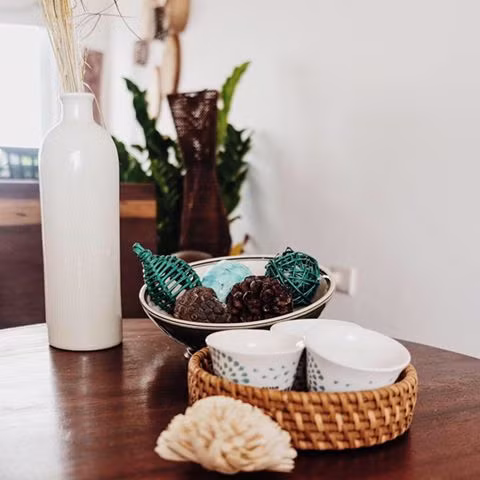 Homestay Au Frais là một căn nằm trên tầng 9 của một một tòa nhà dịch vụ ở ven hồ Tây. Khi bước vào đây, các du khách sẽ tận hưởng một không khí vô cùng bình yên và tao nhã.