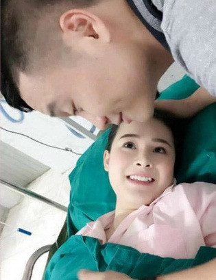 Thiên chức của phụ nữ là sinh con, còn với đàn ông thì được chăm vợ đẻ thì chưa chắc các ông bố đã hoàn thành đầy đủ. Chính bởi vậy, mới đây tâm thư ông bố 8X viết về kinh nghiệm vợ đi sinh con 3 lần đã khiến dân mạng đọc không thiếu một chữ và phải thán phục bởi độ tỉ mỉ.