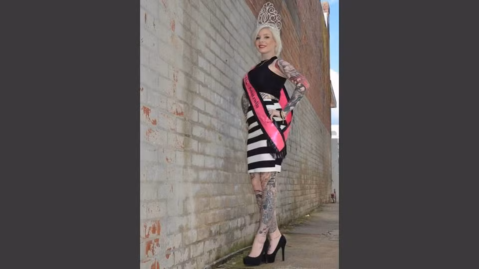 Những hình xăm có ý nghĩa nhất với Brittany là một hình xăm ở toàn bộ phần chân với bức ảnh đám cưới bố mẹ cô, một chân dung em trai, tên của em gái và cháu trai, cháu gái mình.