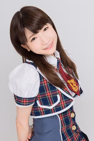 Theo nhiều nhiều người, lượng thức ăn mà cô nàng "thánh ăn" xinh đẹp Moe Azu "nhét" vào bụng mình đã có lúc lên tới bằng 10 người ăn cộng lại. Điều này gây hoang mang trong dân mạng bởi sức càn quét khủng khiếp của cô nàng này.