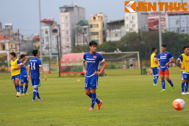 HLV Miura đã để cho các cầu thủ của ĐTVN đấu hai hiệp đối kháng và mỗi hiệp diễn ra 15 phút.