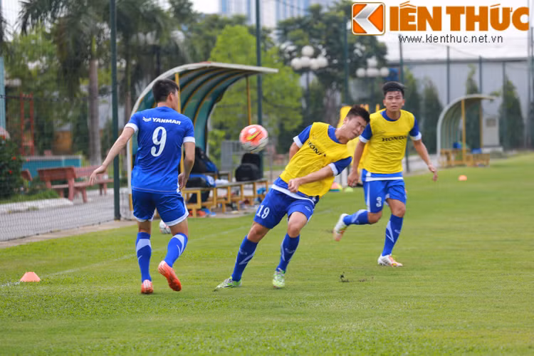 Buổi tập diễn ra hết sức nghiêm túc, những tình huống bóng tranh chấp quyết liệt cũng đã diễn ra giữa các cầu thủ của cả hai bên.