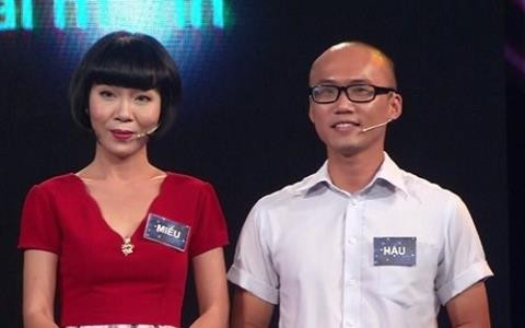 Ít ai biết được cặp tình nhân "chị - em" của sao Việt này rất nổi tiếng. "Phi công trẻ" chồng của Trác Thúy Miêu có vẻ ngoài hiền lành với cặp kính thư sinh, kém cô 8 tuổi.