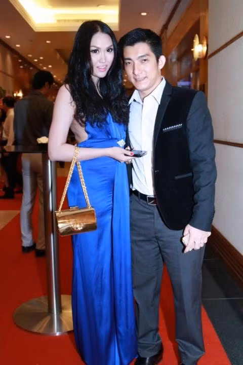 Bảo Duy là "phi công trẻ" của Phi Thanh Vân. Sau đổ vỡ trong cuộc hôn nhân cùng người chồng ngoại quốc cách đây 2 năm, Phi Thanh Vân đã tìm lại được hạnh phúc bên tình yêu mới của mình.