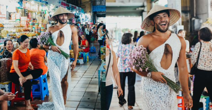 Mọi người đều tỏ ra ngạc nhiên và thích thú trước màn catwalk của Sinon Loresca. Một số bạn trẻ nhận ra "King of catwalk" cũng đã không bỏ lỡ cơ hội ghi hình và selfie cùng anh.