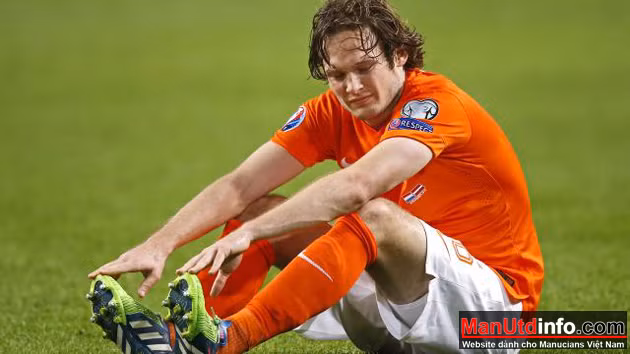 Hà Lan thể hiện một bộ mặt kém cỏi từ khi HLV Luis Van Gaal ra đi. "Cơn lốc màu da cam" đã trở thành khán giả của VCK Euro 2016. Đồng nghĩa với việc nhiều ngôi sao của họ không được dự ngày hội lớn này trong đó có cầu thủ của Man United là Daley Blind.