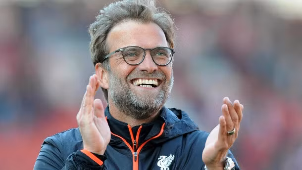 Liverpool sẽ sa thải Klopp: Theo nhà báo Duncan Castles, Liverpool sẽ sa thải HLV Juergen Klopp ngay trong mùa Hè nếu ông không giúp đội bóng giành được danh hiệu nào hay ít nhất là giành vé dự Champions League mùa tới.
