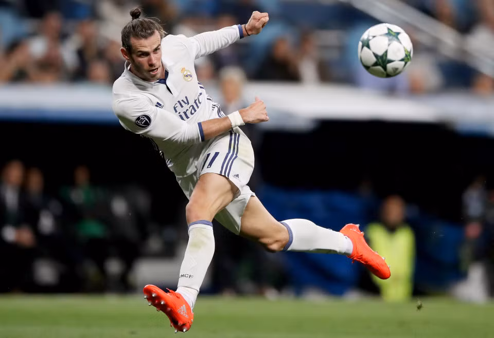 Báo thân khẳng định Real sẽ bán Bale: Tin chuyển nhượng cầu thủ từ tờ Marca, báo thân của Real Madrid, tuyên bố Kền kền trắng đã quyết định bán Gareth Bale vào mùa Hè tới. Sở dĩ Real đi tới quyết định trên là bởi họ đã mất kiên nhẫn với những chấn thương của Bale và sẵn sàng để anh ra đi. Ảnh: Marca