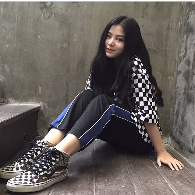 Ngọc Quỳnh hiện đang rất hot trong giới 10x Sài Gòn và trên cả nước, những bài post hay video cá nhân của cô nàng thu hút hàng nghìn lượt like và hàng vài chục nghìn lượt xem.