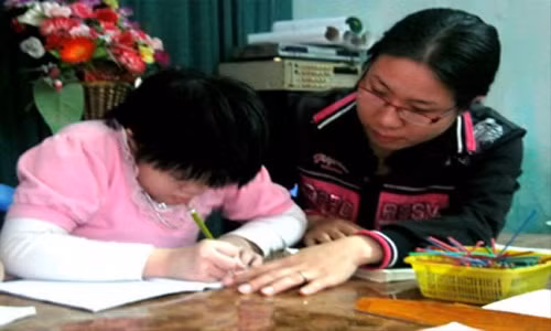 Hoc hanh dung bet lop, di lam luong 100 trieu