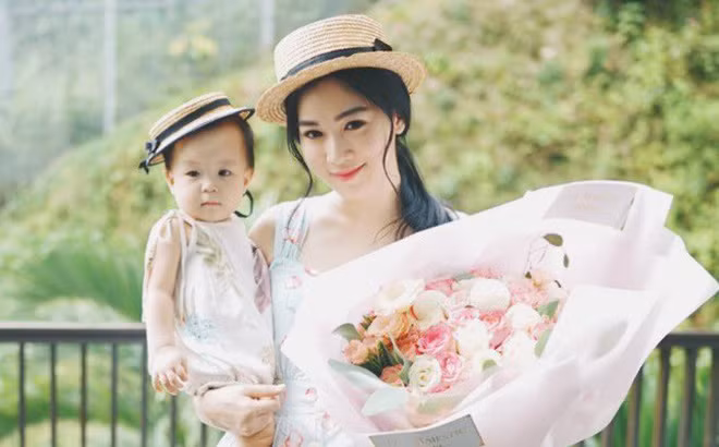 Cuoc song "suong nhu tien" cua ba me bim sua 2 con