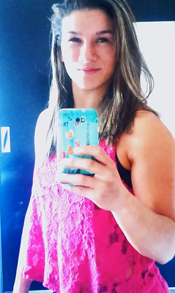 Trong trận đấu gần nhất, Bastos để thua trước Ariane Carnelossi vào tháng 5/2015.