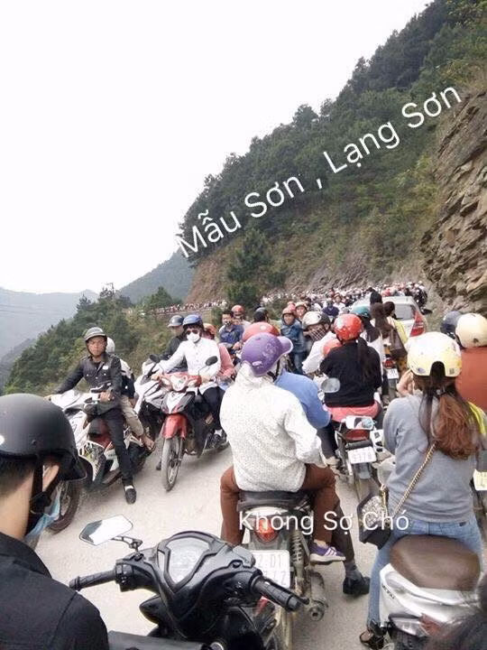 Cung đường phượt Mẫu Sơn - Lạng Sơn phải oằn mình với dòng người, xe trong dịp nghỉ lễ 2/9.