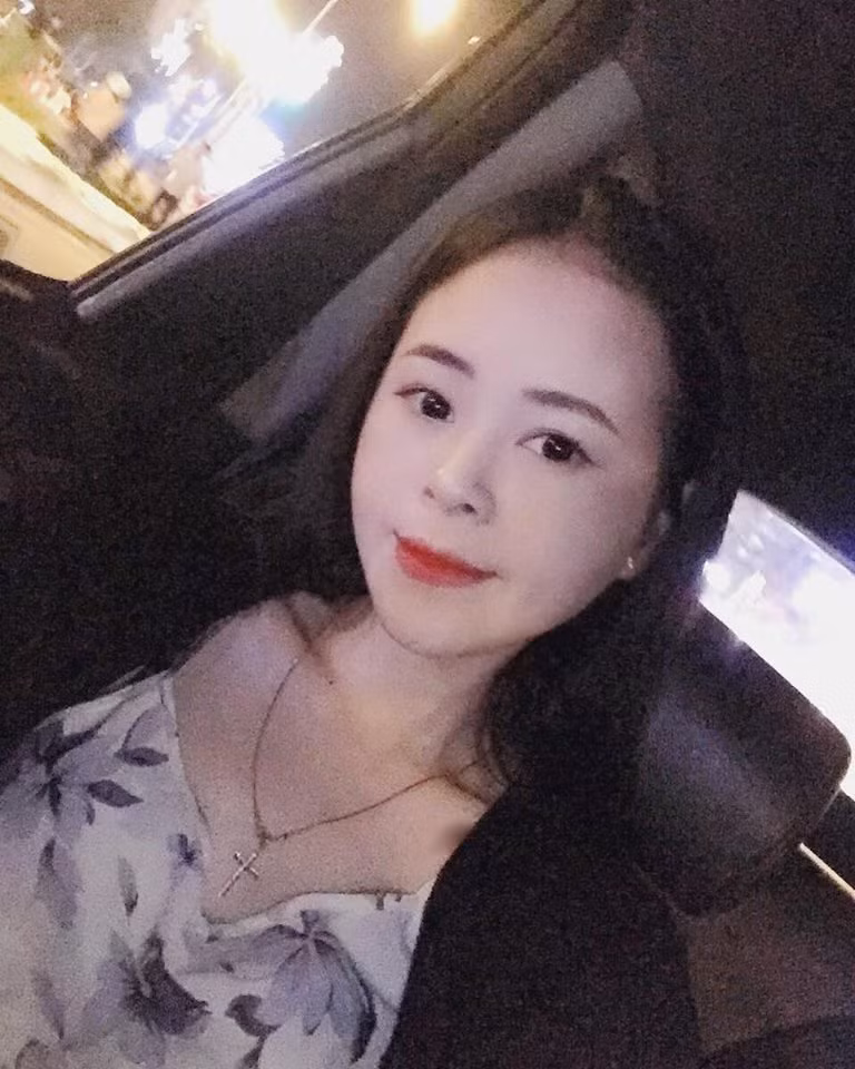 Soi kĩ vào trang cá nhân của B.H.Y nhiều dân mạng nhận ra rằng, thỉnh thoảng cô cũng xuất hiện trong những dip hội họp của các cầu thủ.