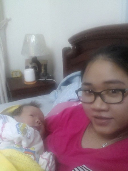 Cũng đã từng rơi vào hoàn cảnh như đa số các chị em khác, bà mẹ bỉm sữa Hà thành có tên Hồ Ngân cũng sở hữu thân hình "đồ sộ" sau sinh và chị tỏ ra buồn khổ với làn da càng ngày càng xấu xí, thậm chí còn có cả cái “bản đồ thai nghén” do da bị rạn và xạm đi trong quá trình mang thai.