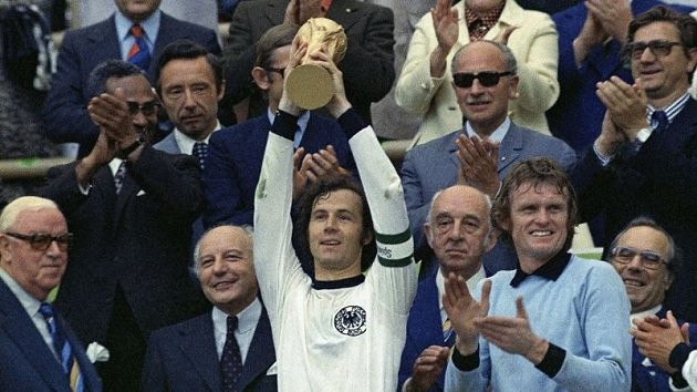 Hoàng đế Franz Beckenbauer là đội trưởng của người Đức từng đăng quang ở World Cup 1974. Ông cũng hai lần dành được danh hiệu Cầu thủ xuất sắc nhất thế giới.