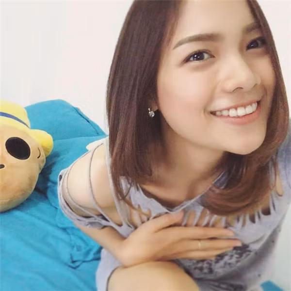 LeeAng chia sẻ hành trình giảm cân của cô bao gồm hai giai đoạn. Giai đoạn thứ nhất cô tập trung vào việc ăn kiêng và phối hợp với các bài tập đơn giản như chạy bộ, bơi lội.