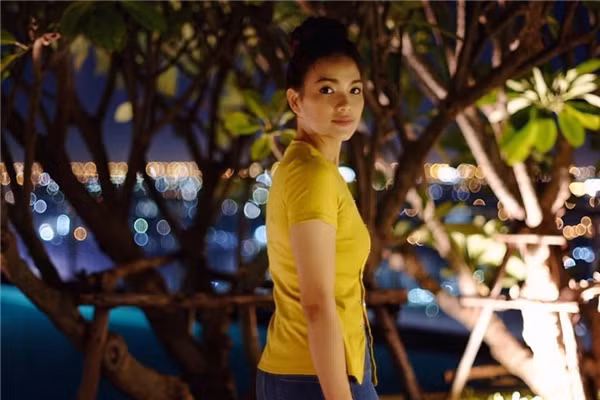 Cũng giống như biết bao cô gái trẻ khác, khi bắt đầu biết rung động, LeeAng cũng có thầm thương trộm nhớ một chàng trai. Lấy hết dũng khí, cô thổ lộ lòng mình với chàng trai ấy, nhưng đối phương lại từ chối thẳng thừng vì lý do cô nặng tới 110kg.