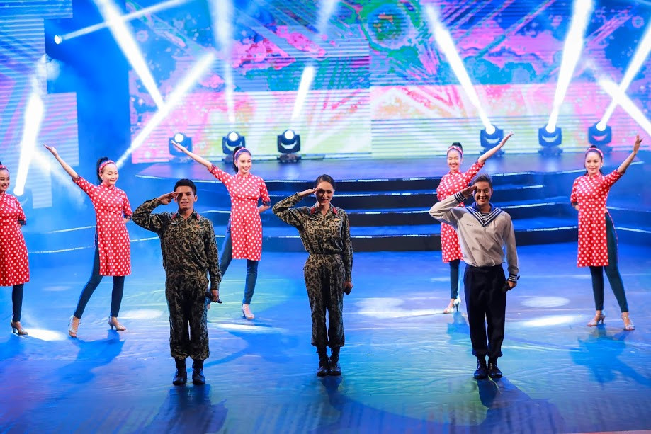 Hoa hậu Hương Giang Idol trông khỏe khoắn và thoát ra khỏi vẻ ngoài "liễu yếu đào tơ" của mình.