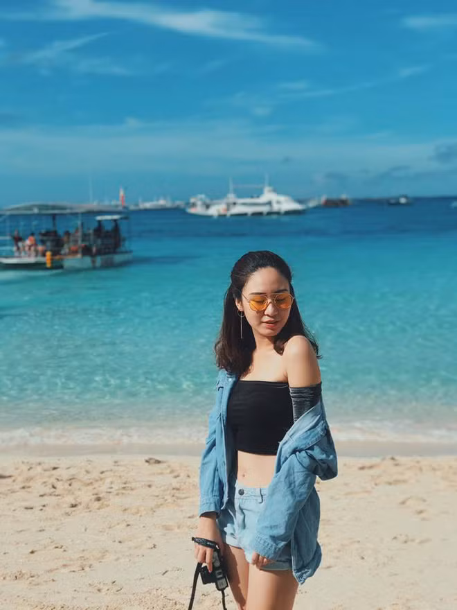 Đỗ Vy được quan tâm nhiều hơn sau bộ ảnh tốt nghiệp giành điểm 10 chụp nhân vật "Ý điên". Hiện tại, cô bạn đang là một nhiếp ảnh tự do và từng tổ chức thành công triển lãm của chính mình