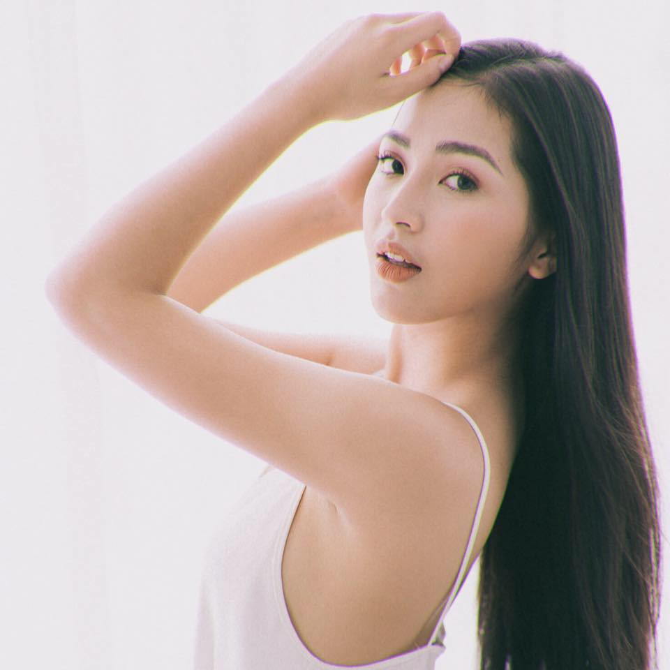 Bùi Hà Anh, cô gái sinh năm 1998 đang theo học khoa Đạo diễn của ĐH Sân khấu Điện ảnh cũng là một gương mặt được khá nhiều người biết đến. Ngoài việc học, Hà Anh còn là mẫu ảnh cho nhiều thương hiệu và xuất hiện trong một vài phim ngắn