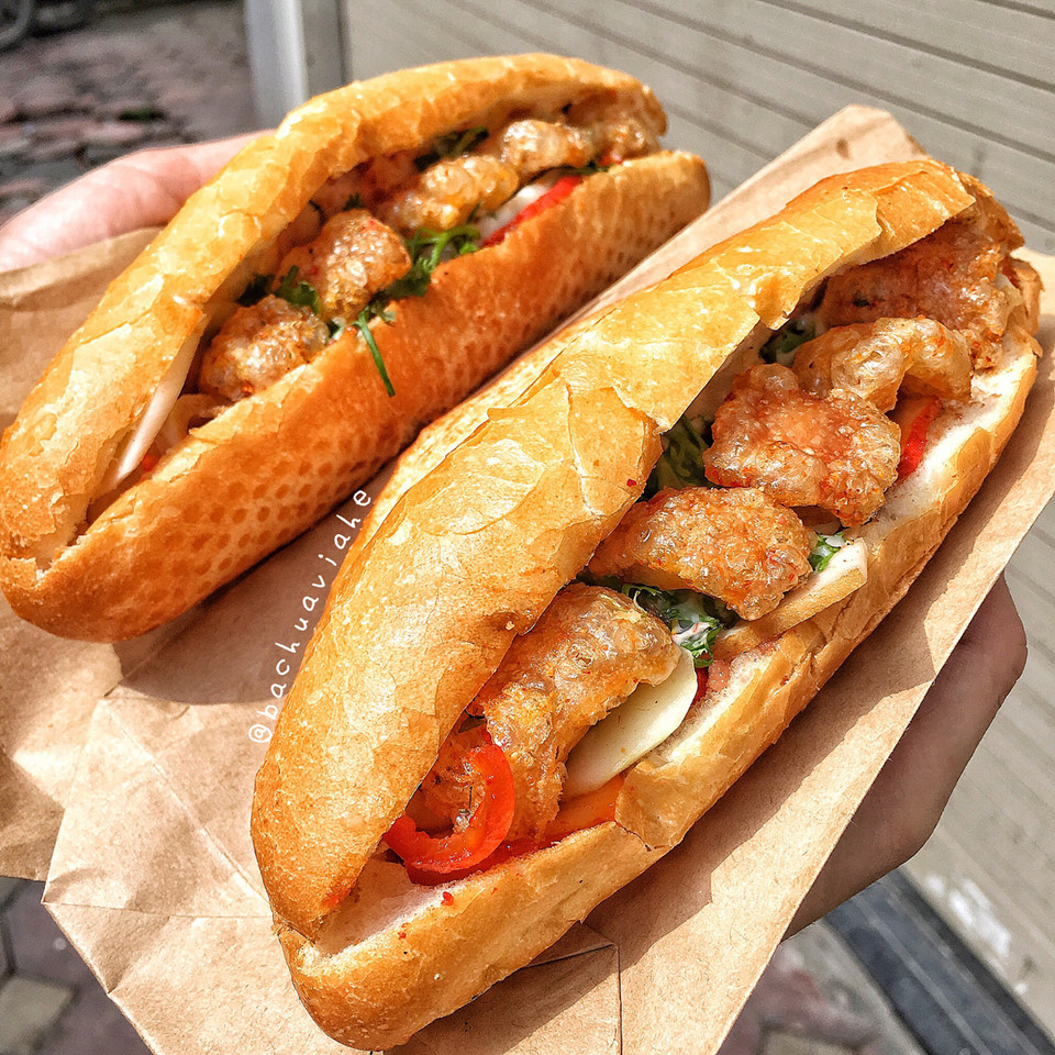 Được biết, ''Bà chúa'' lập Instagram này từ 1/2016, với một lý do khá ''củ chuối'' là điện thoại đầy dung lượng, nên cô đành đăng hết ảnh ăn uống lên Instagram để lưu trữ.