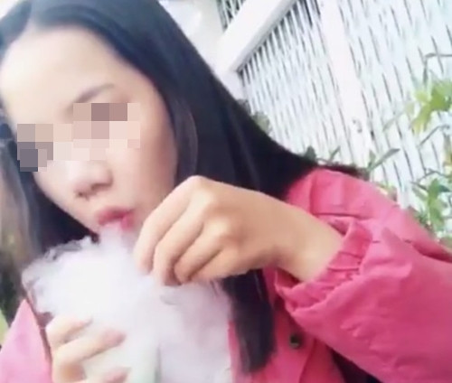 Vì nitơ lỏng ở dạng khí, lại rất lạnh nên khi bỏ vào miệng đương nhiên sẽ thở ra khói. Món ăn này sau khi làm cần phải ăn ngay, nếu để sau vài phút sẽ bay hơi hoặc có hiện tượng tan chảy.