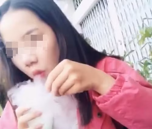 Vì nitơ lỏng ở dạng khí, lại rất lạnh nên khi bỏ vào miệng đương nhiên sẽ thở ra khói. Món ăn này sau khi làm cần phải ăn ngay, nếu để sau vài phút sẽ bay hơi hoặc có hiện tượng tan chảy.