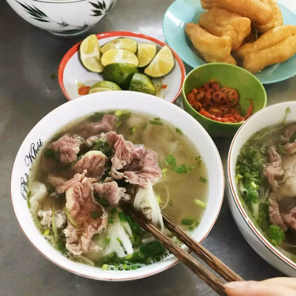 Bức ảnh được Duy Mạnh đăng tải lên trang cá nhân và giới "sành phở" đã nhanh chóng nhận diện đây là quán phở chuyên bò Khôi Hói trên phố Hàng Vải.