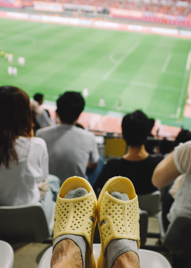 Mới đây, "Thánh" dép tổ ong - Sơn Tùng đã tái xuất với bộ ảnh mới. Lần này, anh chàng du học sinh đã đi tới miền Bắc của Nhật Bản, tới thăm những trang trại và ngôi làng cổ.