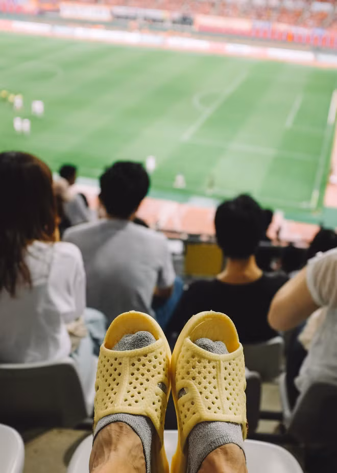 Mới đây, "Thánh" dép tổ ong - Sơn Tùng đã tái xuất với bộ ảnh mới. Lần này, anh chàng du học sinh đã đi tới miền Bắc của Nhật Bản, tới thăm những trang trại và ngôi làng cổ.