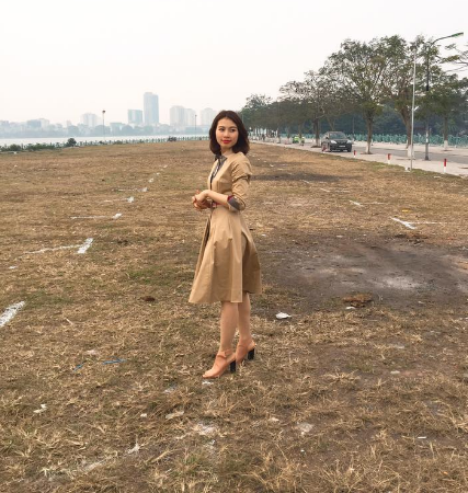 Để xin pass wifi của hàng xóm, Huệ Nguyễn đã viết 1 tờ giấy trình bày lý do và gửi kèm theo 100 ngàn đồng tiền "đóng góp". Với phong cách vừa lịch sự lại vừa rõ ràng về tiền nong hành động tử tế của cô gái khiến nhiều người mỉm cười.