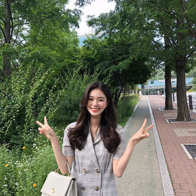 Điều đặc biệt khiến, Yeon Sun thu hút cánh đàn ông đó là đã xinh lại còn là một fan cuồng nhiệt của bóng đá.