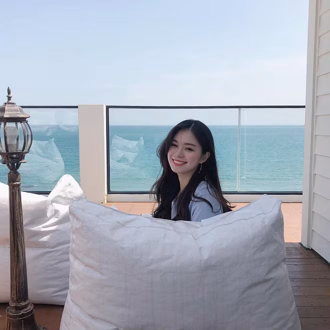 Cùng ngắm những hình ảnh khiến dân mạng chết mê của cô nàng Hàn Quốc chỉ cười thôi là khiến "tim dân mạng đứt phanh"