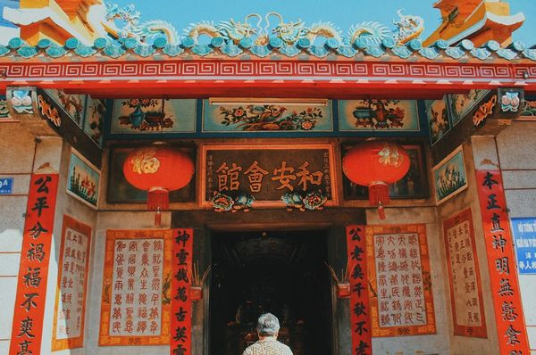 Chùa Ông Bổn là cách gọi thân thương của người dân Sóc Trăng dành cho ngôi chùa nhỏ của người Hoa. Chùa còn có tên là A Côn - Hòa An Hội Quán và trước đó nó còn được gọi là Thất Phủ Miếu.