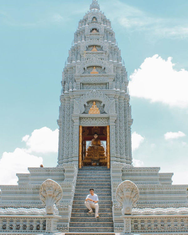 Nhiều người sẽ tưởng tượng ngay tới chùa Trắng tại Thái Lan khi nhìn vào những tấm ảnh được các bạn trẻ chụp tại Som Rong.