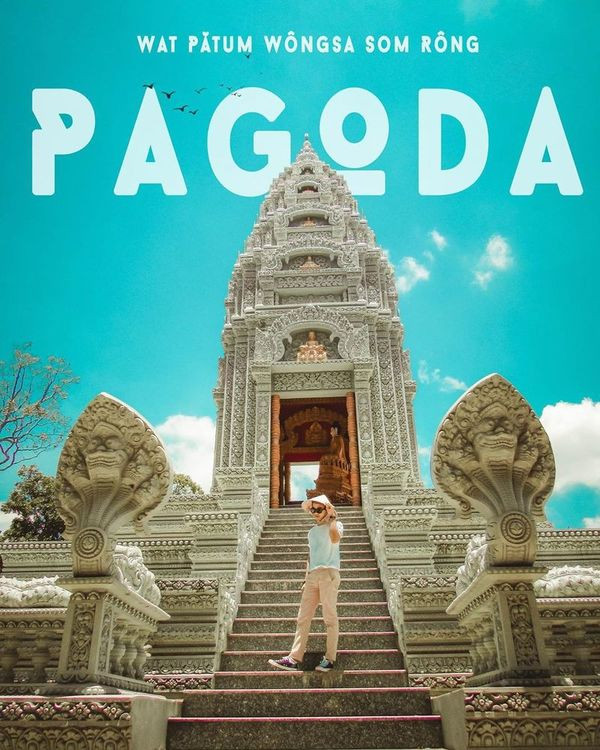 Khuôn viên chùa Som Rong khá rộng lớn, mỗi điện là 1 kiểu màu sắc và kiến trúc khác biệt, nhưng độc đáo nhất phải kể đến gian tháp chính.