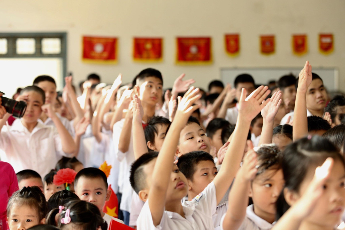 Tại trường PTCS Xã Đàn, ngôi trường được biết đến với nhiệm vụ chuyên biệt dành là đào tạo kiến thức cho các trẻ khiếm thính trên địa bàn Hà Nội. Các em học tập tại đây đều chịu thiệt thòi với những khiếm khuyết trên cơ thể.