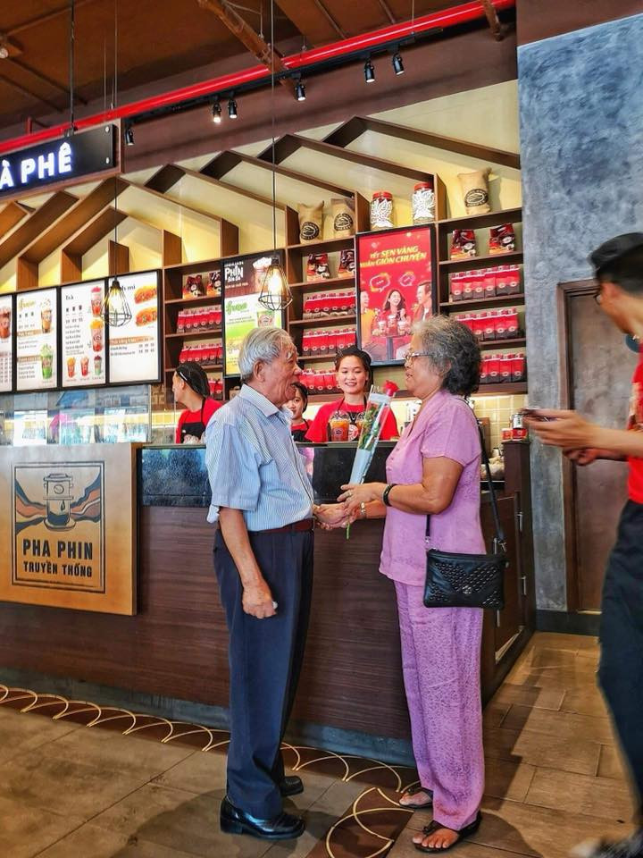 Tan chay voi hinh anh tinh yeu “ong ba anh” ngay 8/3